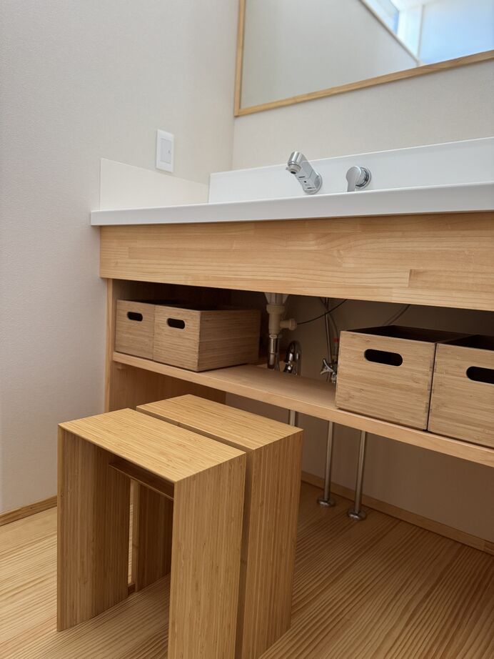 赤野住宅工房 勾配天井の開放感と眺めを楽しむ、ナチュラルモダンな平屋の住まいの建築実例画像7