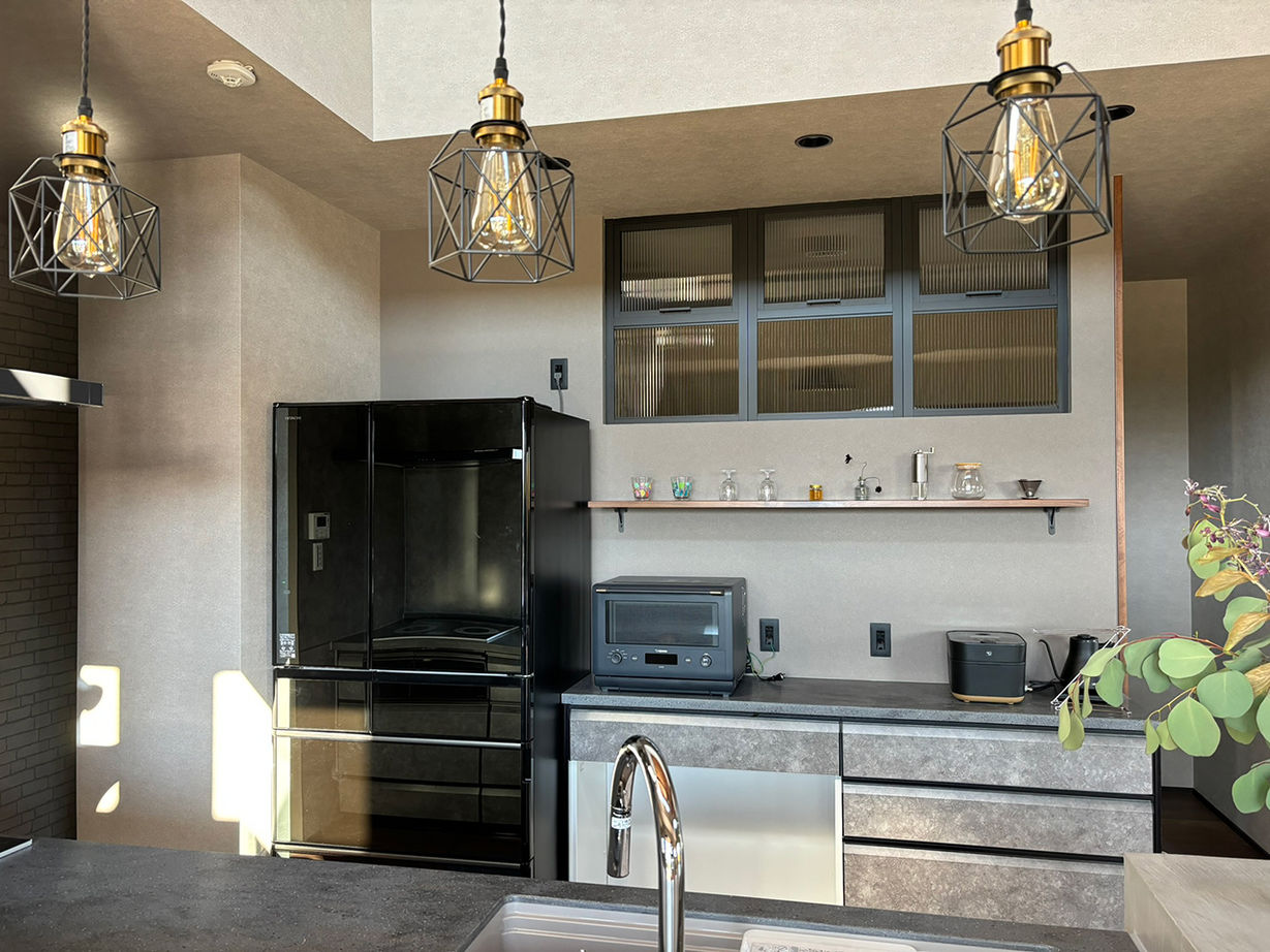 ヒガシ 【3000万円台/37.3坪/長期優良住宅】平屋。勾配天井を活かしたリビング、キッチンまわりは造作仕上げの建築実例画像3