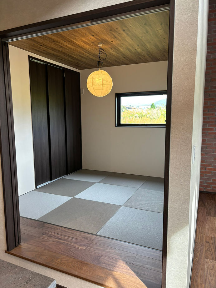 ヒガシ 【3000万円台/37.3坪/長期優良住宅】平屋。勾配天井を活かしたリビング、キッチンまわりは造作仕上げの建築実例画像5