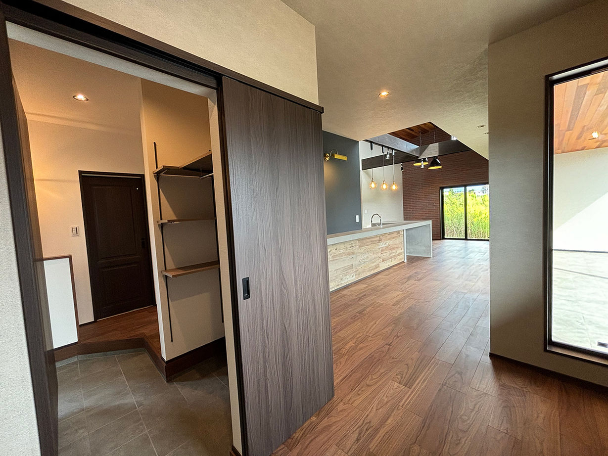 ヒガシ 【3000万円台/37.3坪/長期優良住宅】平屋。勾配天井を活かしたリビング、キッチンまわりは造作仕上げの建築実例画像7