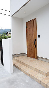 ヒガシ 【1000万円台/33.7坪/長期優良住宅】家族が集まりやすい広々LDK。便利さ実感！家事動線、可変できる間取りの建築実例画像8