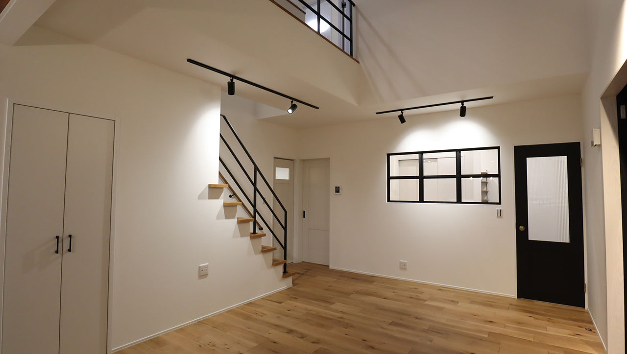 ヒガシ 【2000万円台/42.3坪/長期優良住宅】暮らしのシチュエーションを楽しむ！カバードポーチと吹抜で開放的にの建築実例画像3