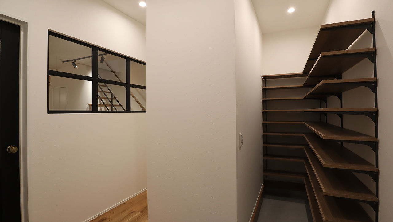 ヒガシ 【2000万円台/42.3坪/長期優良住宅】暮らしのシチュエーションを楽しむ！カバードポーチと吹抜で開放的にの建築実例画像4