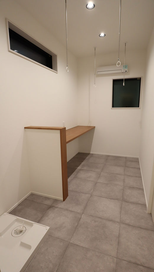 ヒガシ 【2000万円台/42.3坪/長期優良住宅】暮らしのシチュエーションを楽しむ！カバードポーチと吹抜で開放的にの建築実例画像5