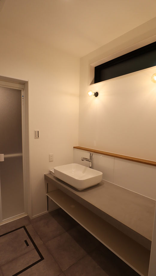 ヒガシ 【2000万円台/42.3坪/長期優良住宅】暮らしのシチュエーションを楽しむ！カバードポーチと吹抜で開放的にの建築実例画像6