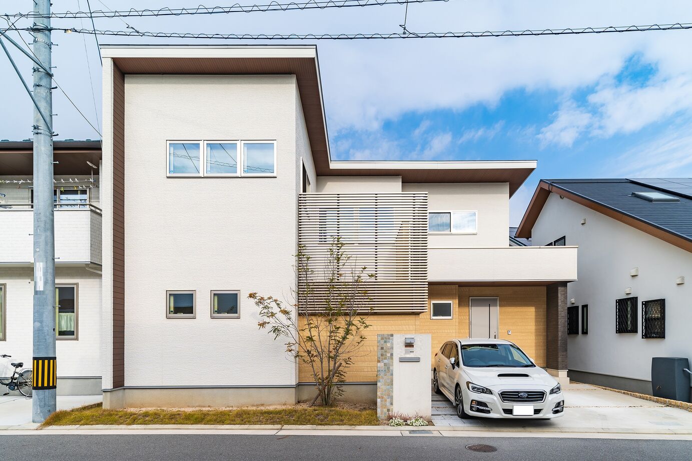 東亜ハウス 【中庭/吹抜け/外から見えない家/おしゃれな外観/間取有】中庭を取り囲む、年中カーテンレスで過ごせる家の建築実例画像2