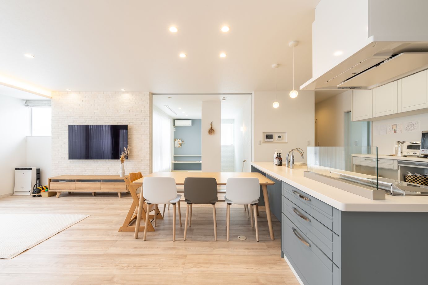 東亜ハウス 【完全分離型二世帯住宅/テラス/家事ラク/おしゃれな外観/間取あり】完全分離の4世代が交流する二世帯住宅の建築実例画像3