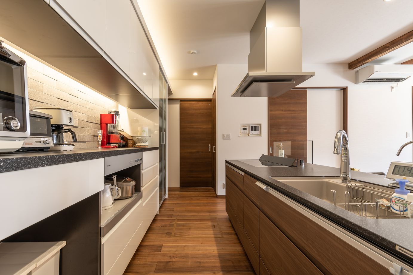 東亜ハウス 【完全分離型二世帯住宅/テラス/家事ラク/おしゃれな外観/間取あり】完全分離の4世代が交流する二世帯住宅の建築実例画像4