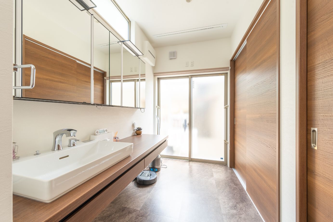 東亜ハウス 【完全分離型二世帯住宅/テラス/家事ラク/おしゃれな外観/間取あり】完全分離の4世代が交流する二世帯住宅の建築実例画像5