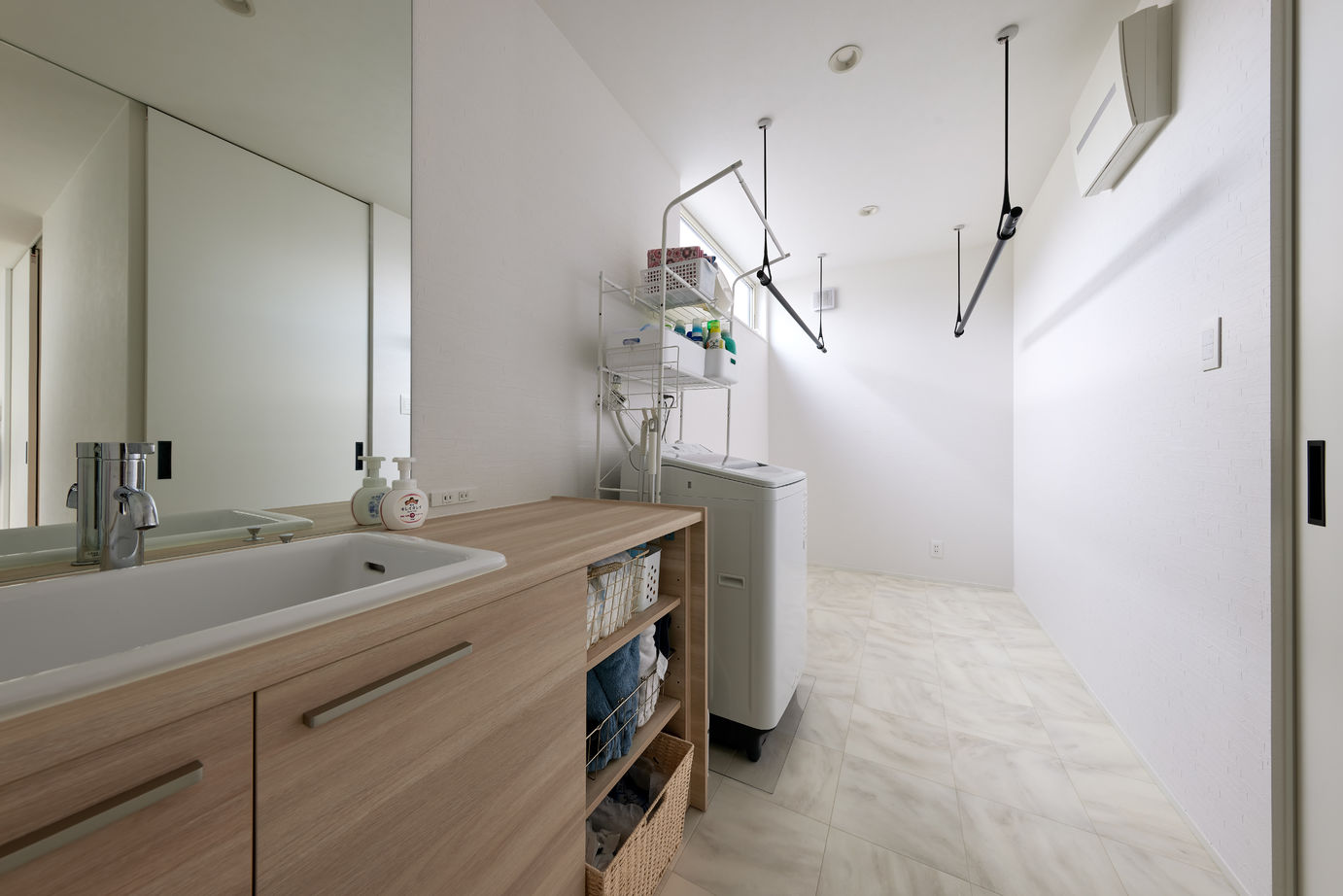 東亜ハウス 【1,000万円台/狭小地/2階リビング】フレキシブルに住まう可変性に富んだ間取りの1LDKの家｜25坪の建築実例画像5