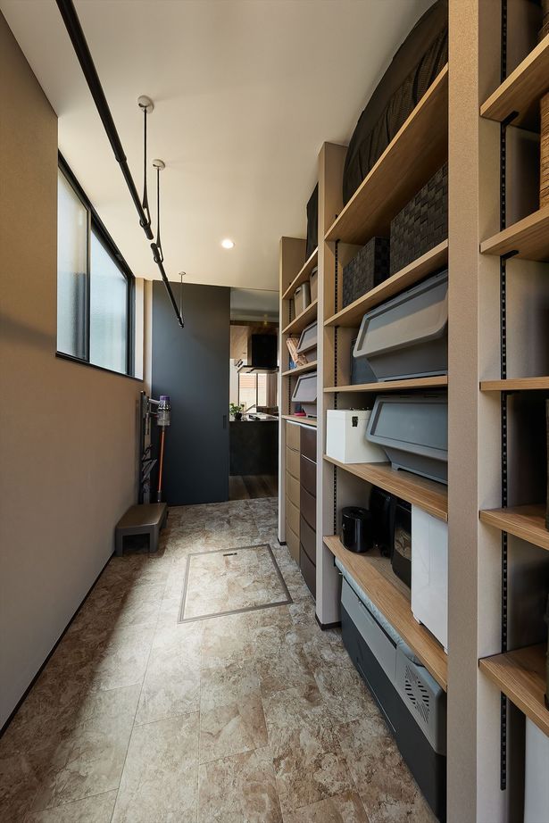 東亜ハウス 【変形地/タイルデッキ/大人インテリア】扇形の土地に建つ3つの庭がある家｜34.5坪の建築実例画像6