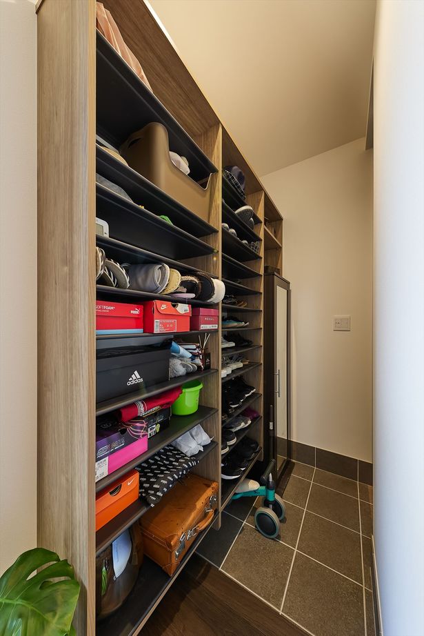 東亜ハウス 【変形地/タイルデッキ/大人インテリア】扇形の土地に建つ3つの庭がある家｜34.5坪の建築実例画像7