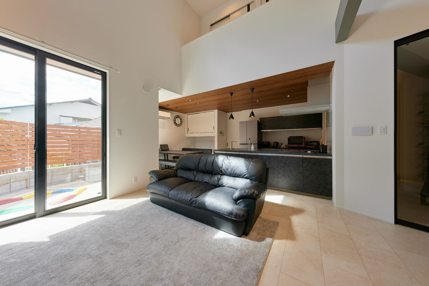 東亜ハウス 【中庭/ホテルライク/ワンルーム設計】周囲からの視線を切り内に開いたワンルーム設計の家｜30坪台の建築実例画像3