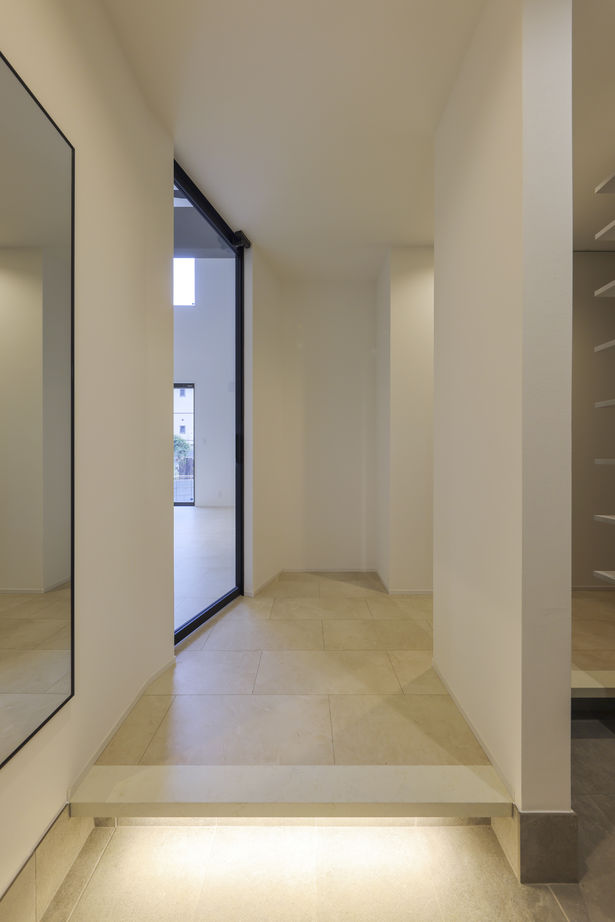 東亜ハウス 【中庭/ホテルライク/ワンルーム設計】周囲からの視線を切り内に開いたワンルーム設計の家｜30坪台の建築実例画像6