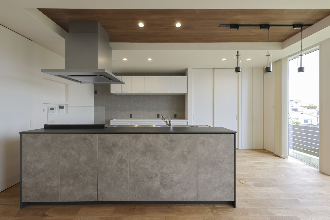 東亜ハウス 【眺望/大開口/シンプルナチュラル】眺望を活かしたリビングで家族が寛げる家｜30坪の建築実例画像4