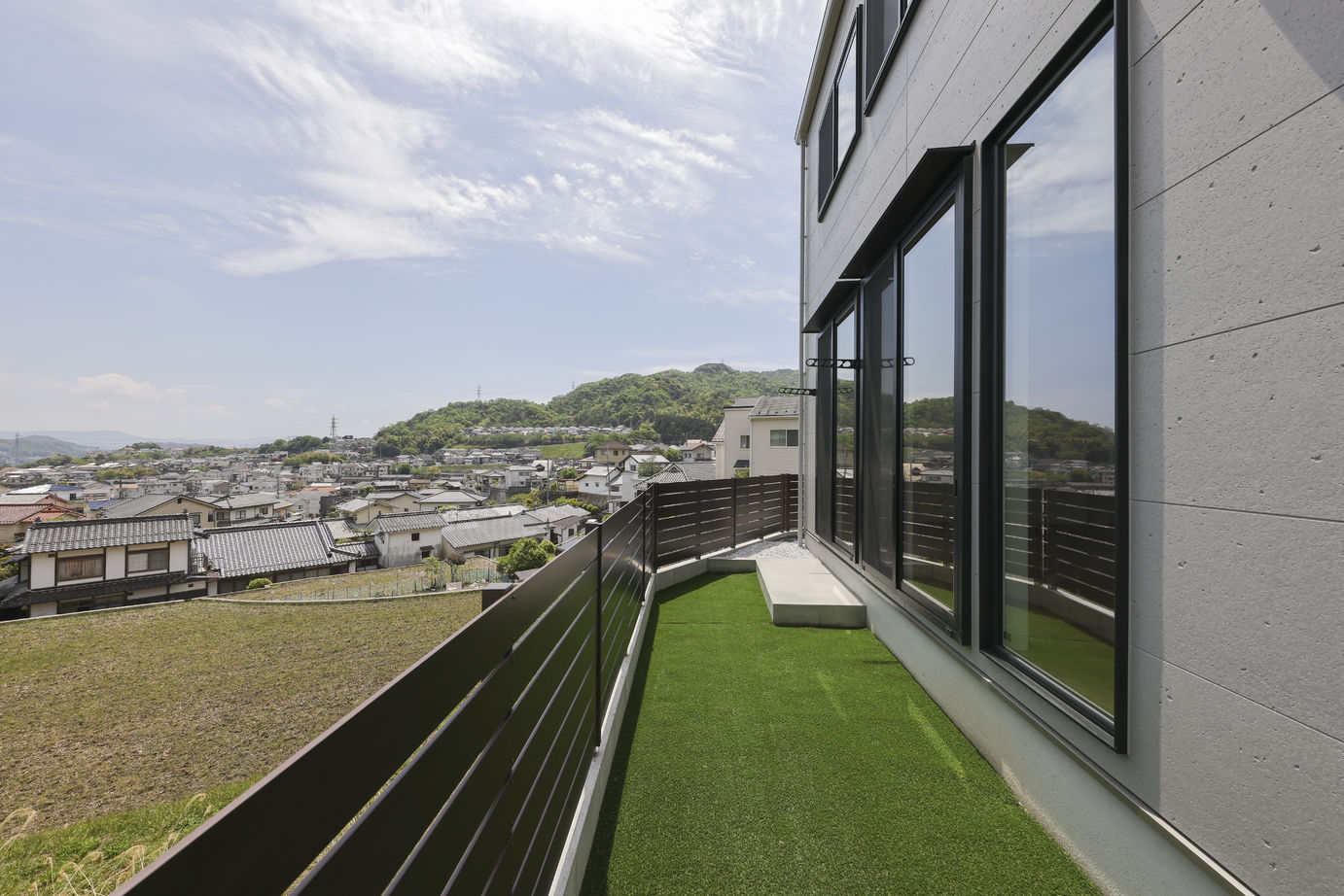 東亜ハウス 【眺望/大開口/シンプルナチュラル】眺望を活かしたリビングで家族が寛げる家｜30坪の建築実例画像5