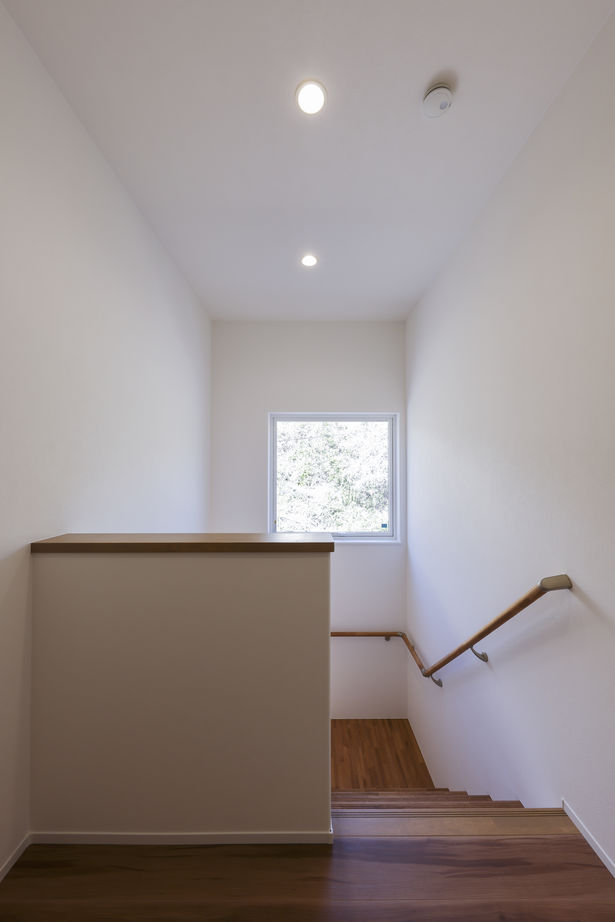 東亜ハウス 【眺望/大開口/シンプルナチュラル】眺望を活かしたリビングで家族が寛げる家｜30坪の建築実例画像7