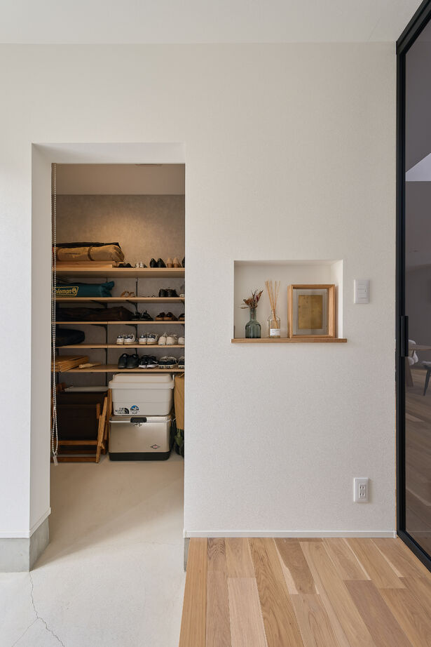 東亜ハウス 【30代の家/正方形の外観/吹き抜けリビング/家事ラク動線】細部までこだわって、おしゃれを極めた家の建築実例画像3