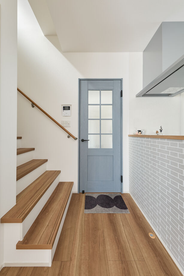 東亜ハウス 【土地29.9坪・狭小地/北欧モダン/和室】色遣いにこだわった、ゆったり寛げる北欧カフェスタイルの家の建築実例画像4