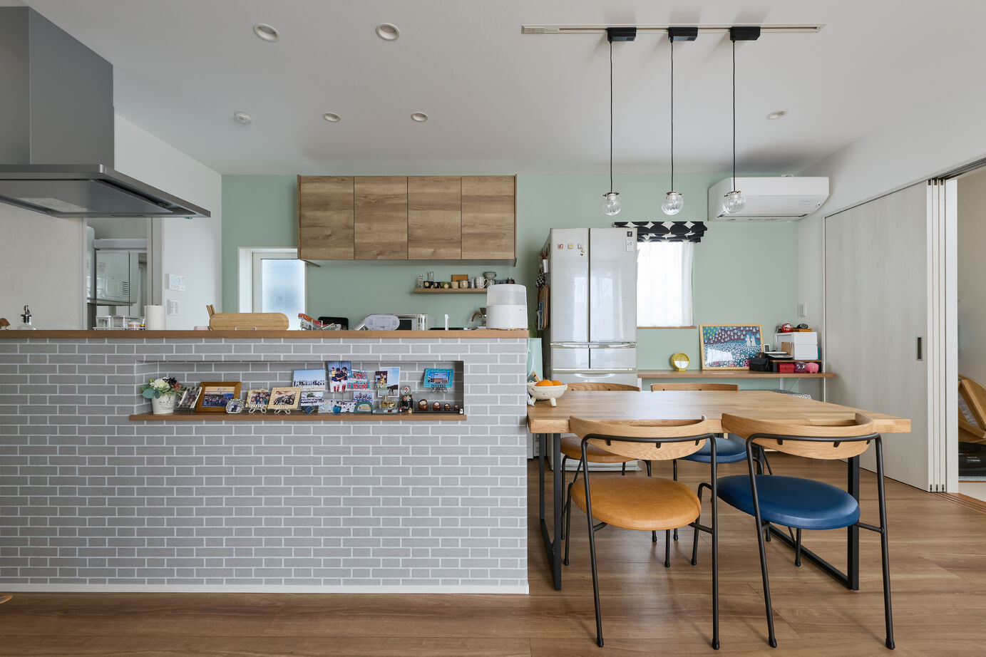 東亜ハウス 【土地29.9坪・狭小地/北欧モダン/和室】色遣いにこだわった、ゆったり寛げる北欧カフェスタイルの家の建築実例画像5