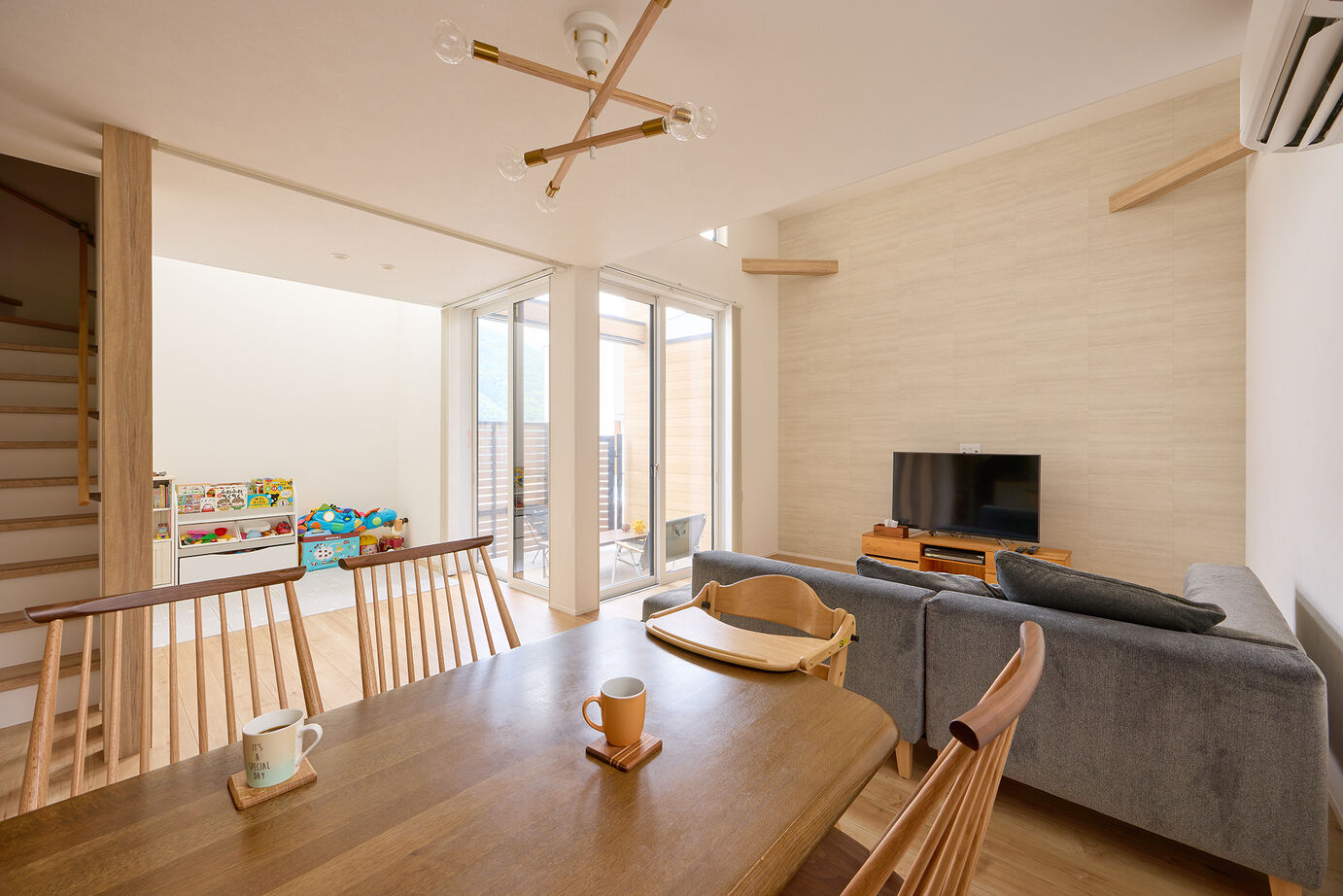 東亜ハウス 【テラス/収納充実/北欧風/家事ラク】信頼できる担当者と叶えた理想のマイホーム｜30坪の建築実例画像2