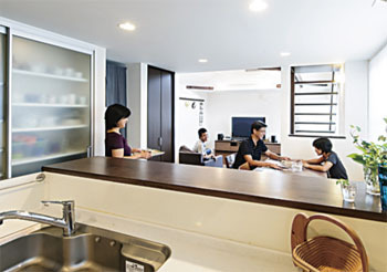 太平建設 【2000万円/30坪/旗竿地/外断熱長期優良住宅】吹き抜けとロフトで開放感のある住まいの建築実例画像3