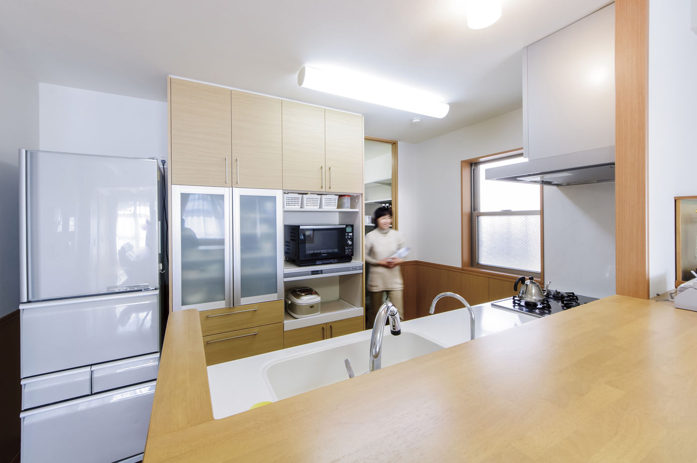 太平建設 【2700万円/51坪/3階建て】南向きの大きな窓が印象的なビルトインガレージがある店舗併用住宅の建築実例画像3