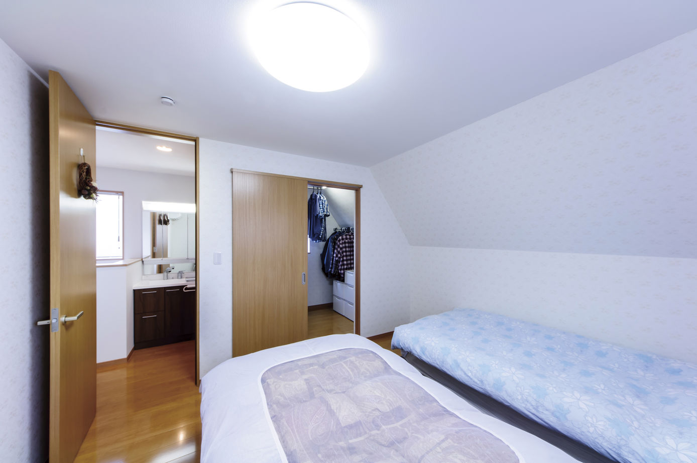 太平建設 【2700万円/51坪/3階建て】南向きの大きな窓が印象的なビルトインガレージがある店舗併用住宅の建築実例画像6