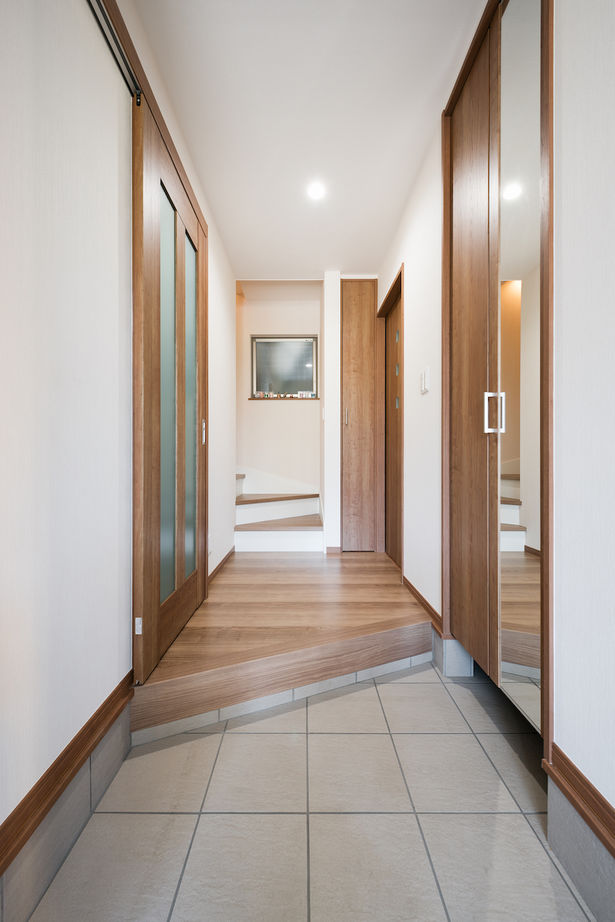 太平建設 【完全分離二世帯住宅/57坪/間取り図】収納充実ですっきり親子3世帯が広々暮らせる住まいの建築実例画像4