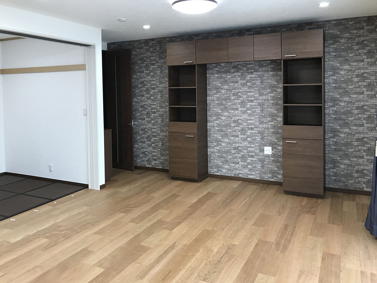 太平建設 【二世帯／収納充実／ガレージ】広々と開放的なLDKに3世代が集う。心地よい空間が、やすらぎをもたらす家の建築実例画像2