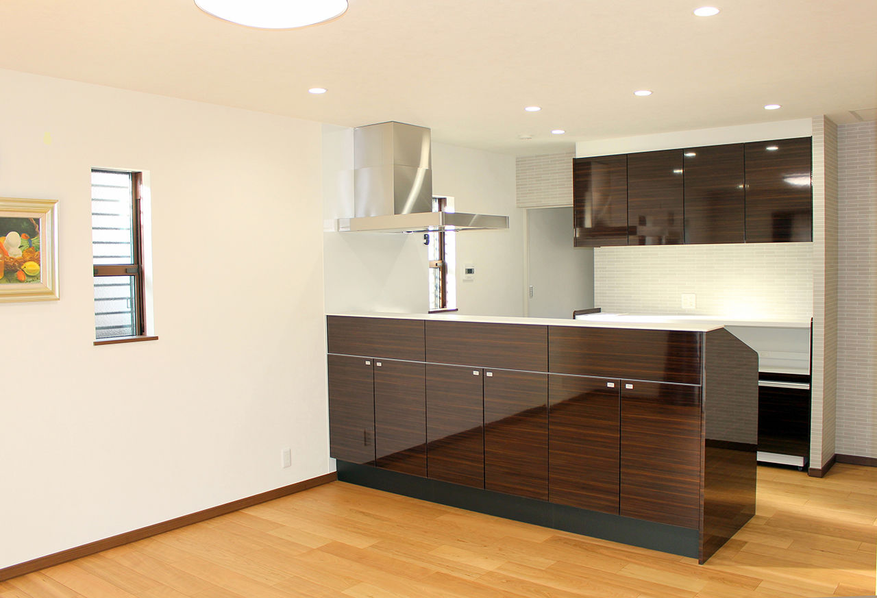 太平建設 【二世帯／収納充実／ガレージ】広々と開放的なLDKに3世代が集う。心地よい空間が、やすらぎをもたらす家の建築実例画像3