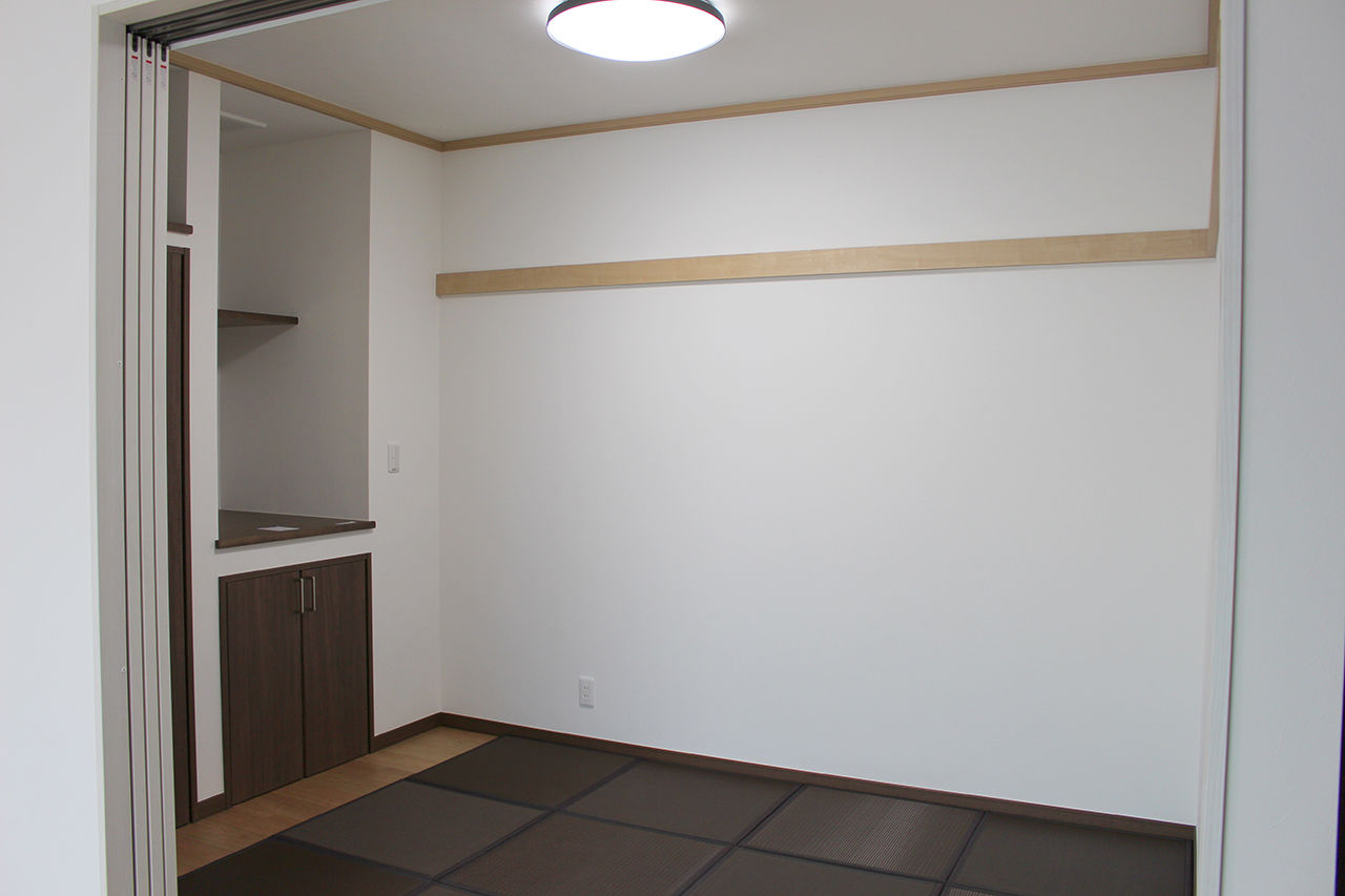 太平建設 【二世帯／収納充実／ガレージ】広々と開放的なLDKに3世代が集う。心地よい空間が、やすらぎをもたらす家の建築実例画像5