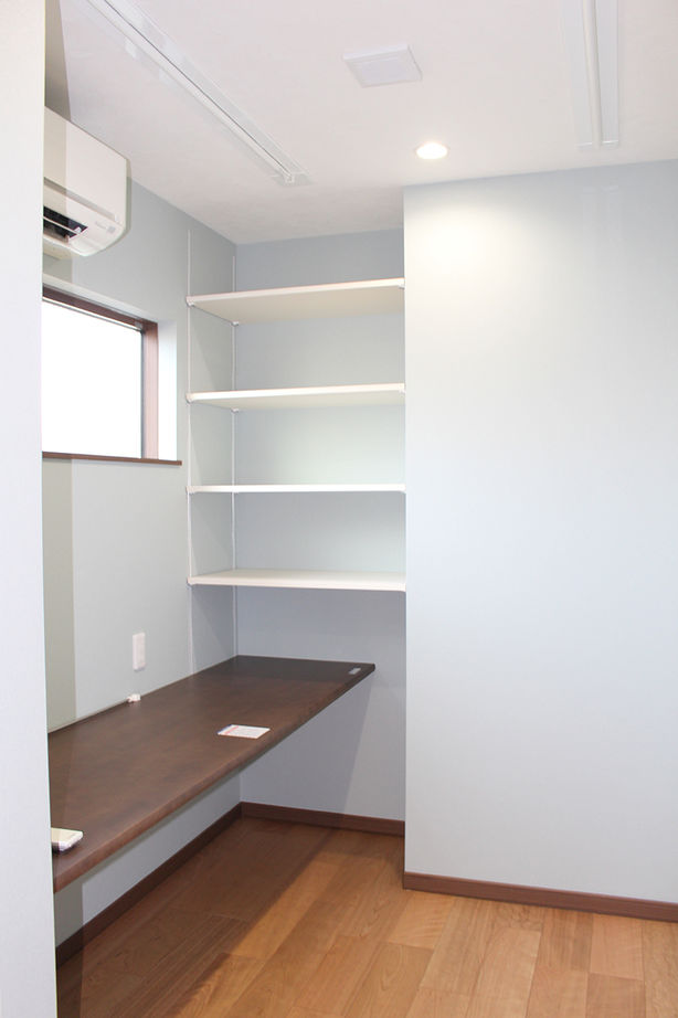 太平建設 【二世帯／収納充実／ガレージ】広々と開放的なLDKに3世代が集う。心地よい空間が、やすらぎをもたらす家の建築実例画像6