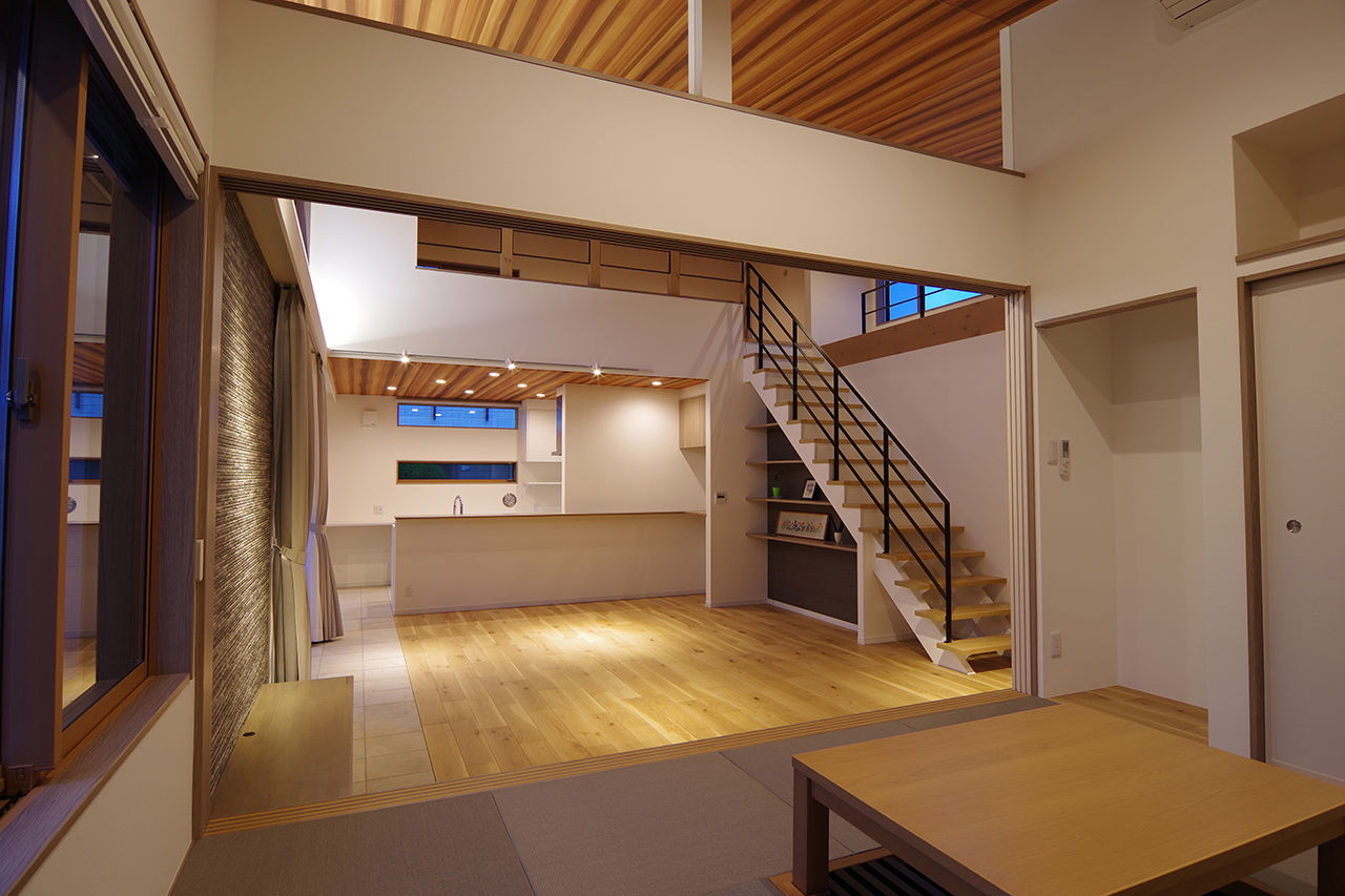 太平建設 【平屋／延床32坪／ロフト】サンルームで観葉植物を、ロフトで眺望を楽しむ。デザイン性溢れる平屋の建築実例画像2