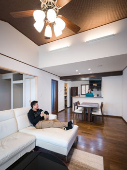 ウィザースホーム 【平屋/2000万円台/30坪台/間取り図有】平屋の概念を変えたLDKを中心に家族の笑顔が広がる住まいの建築実例画像2