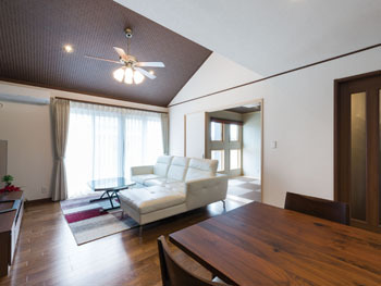 ウィザースホーム 【平屋/2000万円台/30坪台/間取り図有】平屋の概念を変えたLDKを中心に家族の笑顔が広がる住まいの建築実例画像3