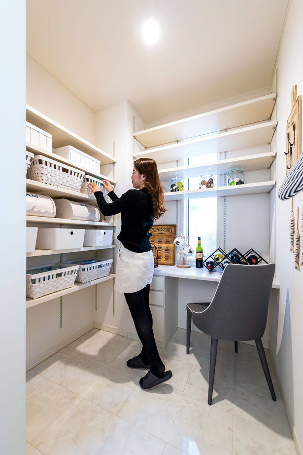 ウィザースホーム 【2000万円台/30坪台/間取り図有】階段もキッチンもインテリアのひとつ。モノトーンで調えた理想のわが家の建築実例画像2