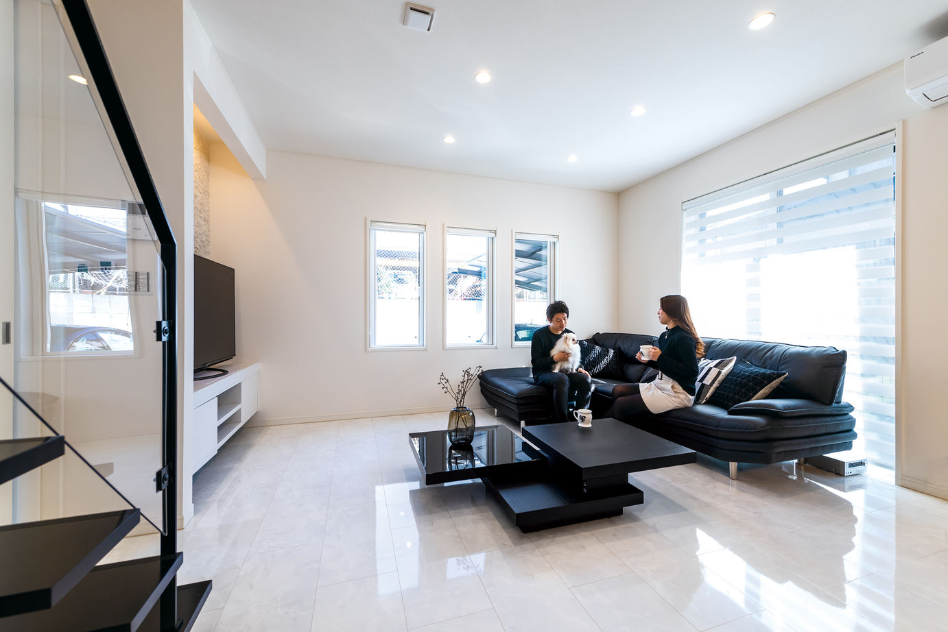 ウィザースホーム 【2000万円台/30坪台/間取り図有】階段もキッチンもインテリアのひとつ。モノトーンで調えた理想のわが家の建築実例画像3