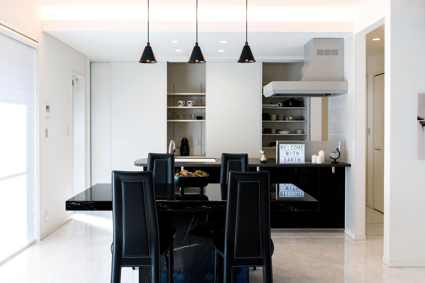 ウィザースホーム 【2000万円台/30坪台/間取り図有】階段もキッチンもインテリアのひとつ。モノトーンで調えた理想のわが家の建築実例画像4