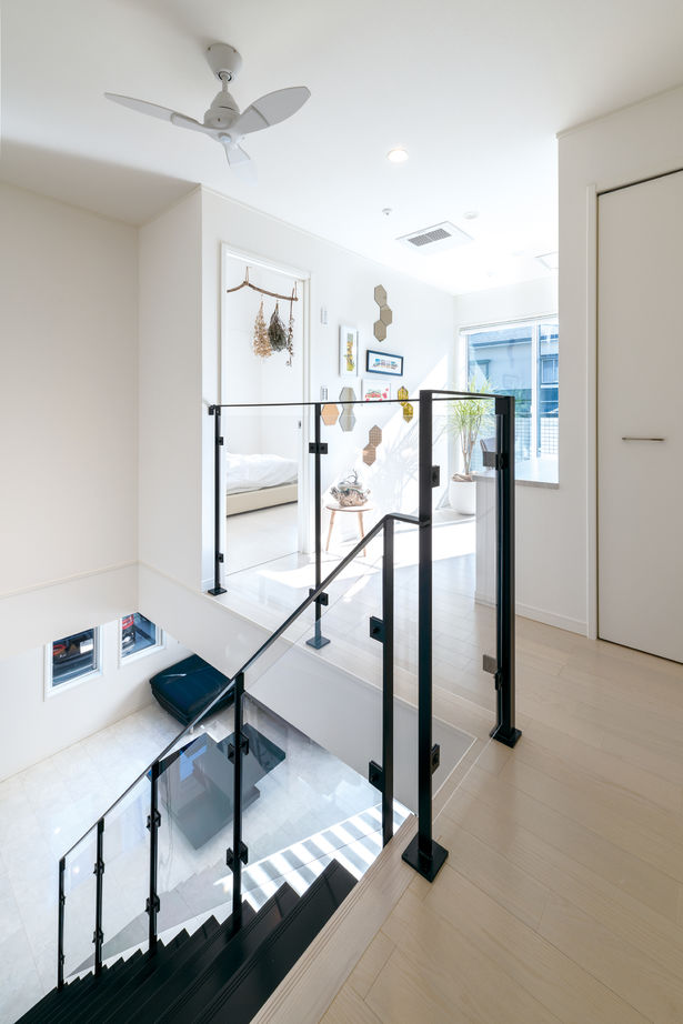 ウィザースホーム 【2000万円台/30坪台/間取り図有】階段もキッチンもインテリアのひとつ。モノトーンで調えた理想のわが家の建築実例画像7