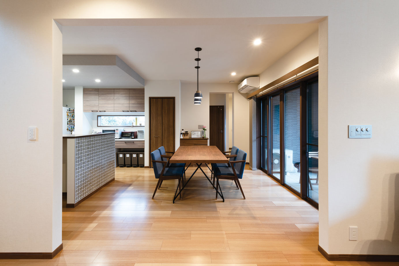 ウィザースホーム 【2000万円台/30坪台/間取り図有】黒い外壁タイルのモダンな外観デザインと立体的な間取りを叶えた住まいの建築実例画像5