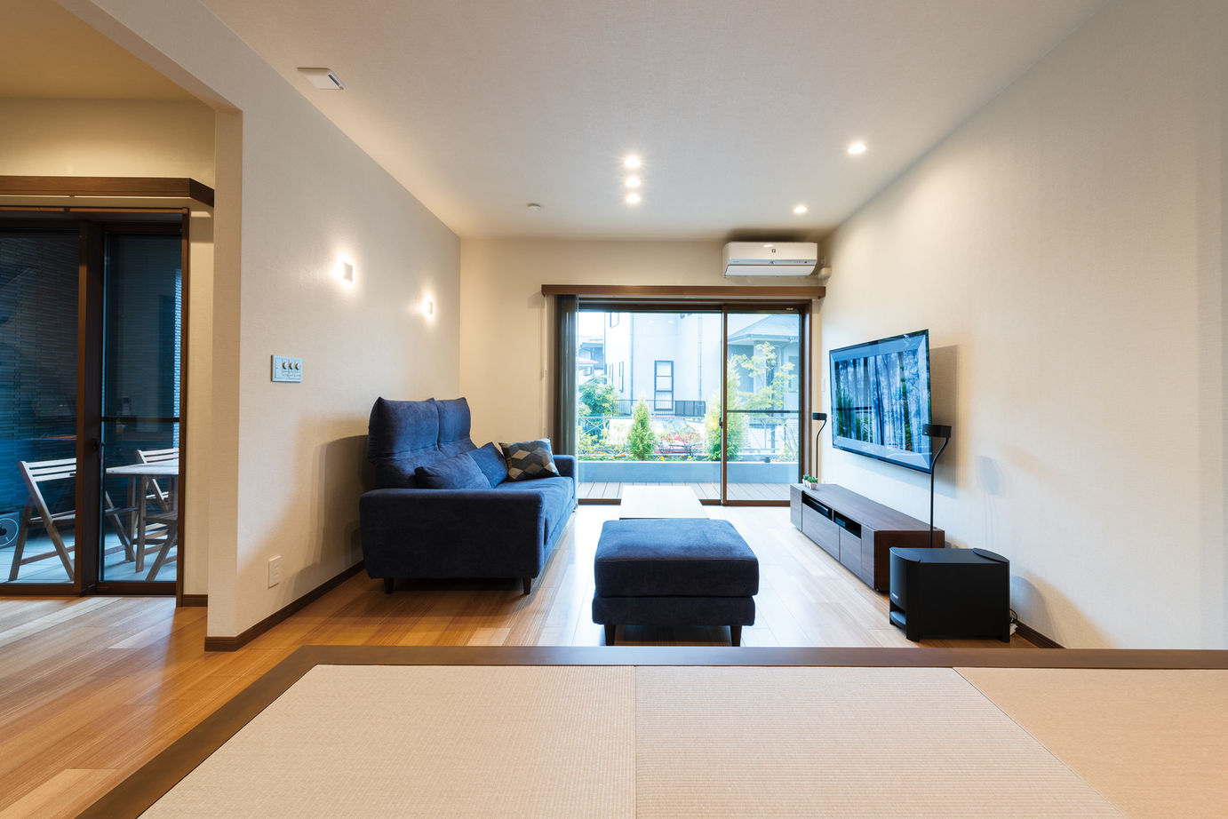 ウィザースホーム 【2000万円台/30坪台/間取り図有】黒い外壁タイルのモダンな外観デザインと立体的な間取りを叶えた住まいの建築実例画像6