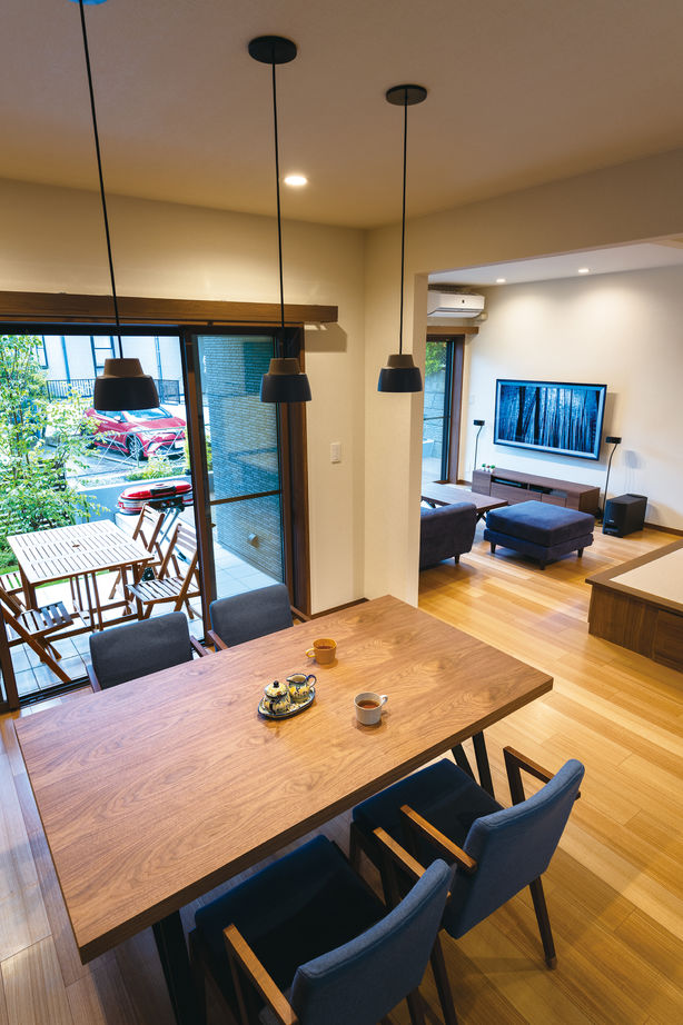 ウィザースホーム 【2000万円台/30坪台/間取り図有】黒い外壁タイルのモダンな外観デザインと立体的な間取りを叶えた住まいの建築実例画像8