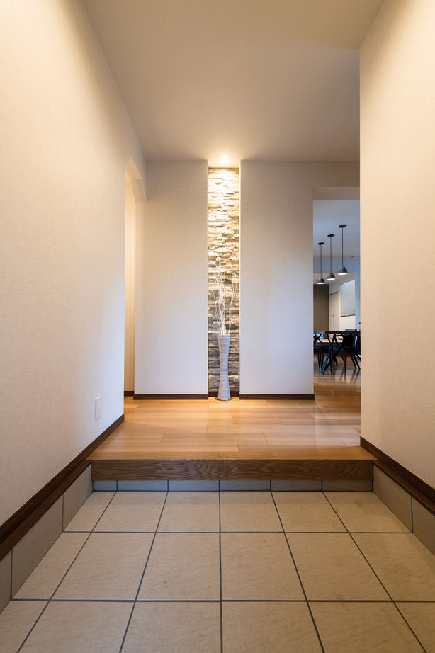 ウィザースホーム 【2000万円台/30坪台/間取り図有】黒い外壁タイルのモダンな外観デザインと立体的な間取りを叶えた住まいの建築実例画像9