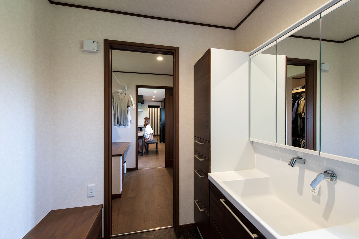 ウィザースホーム 【平屋/40坪台/間取り図有】平屋の魅力を最大限に活かし、横への広がりを意識した住まいの建築実例画像8