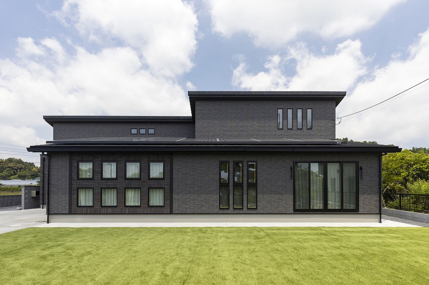 ウィザースホーム 【3800万円台/50坪台/間取り図有/2世帯住宅】3世帯が暮らす全館空調の平屋の建築実例画像2