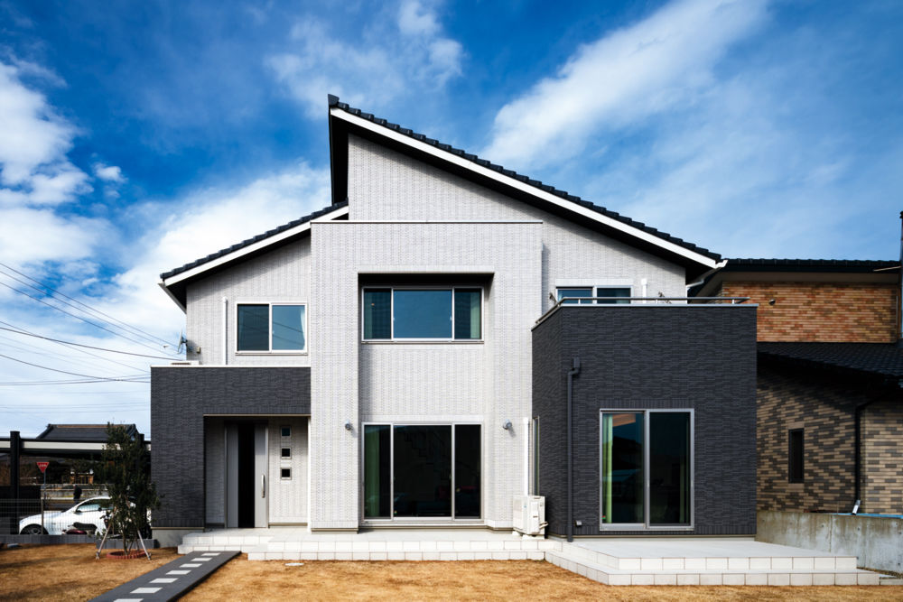 ウィザースホーム 【2000万円～2499万円／吹抜／収納充実／間取図有】開放感と暖かさ。相反するテーマを高性能で解決した家の建築実例画像2