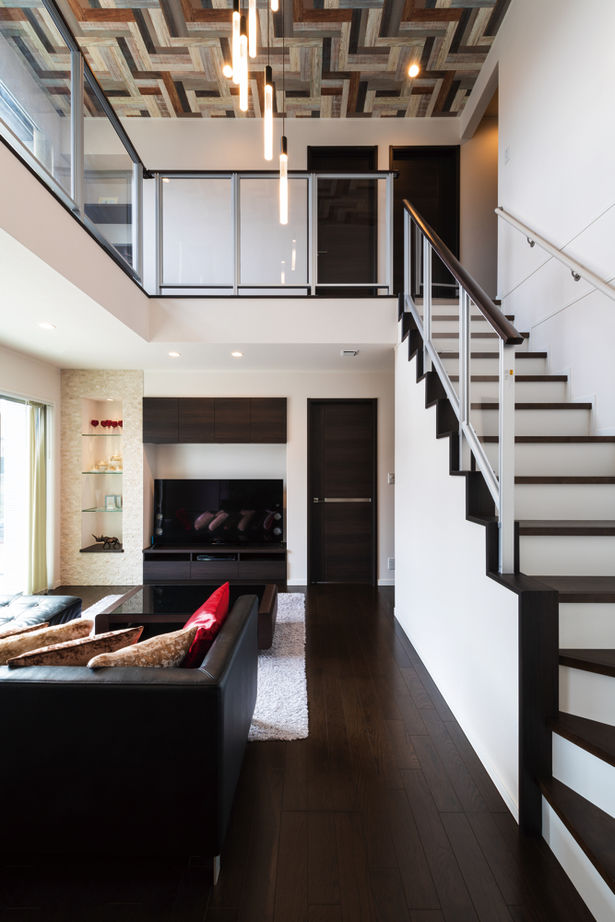 ウィザースホーム 【2000万円～2499万円／吹抜／収納充実／間取図有】開放感と暖かさ。相反するテーマを高性能で解決した家の建築実例画像3