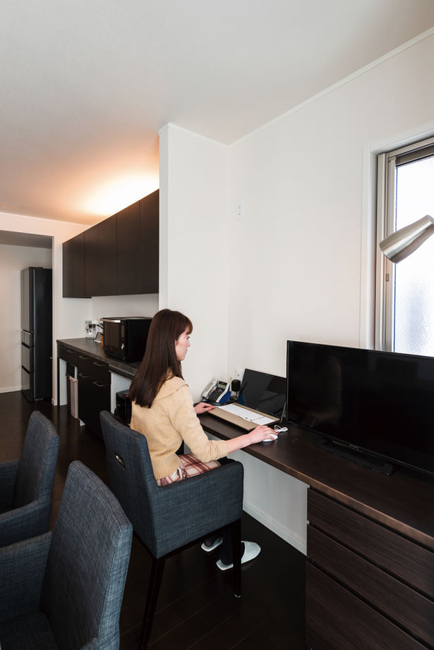 ウィザースホーム 【2000万円～2499万円／吹抜／収納充実／間取図有】開放感と暖かさ。相反するテーマを高性能で解決した家の建築実例画像4