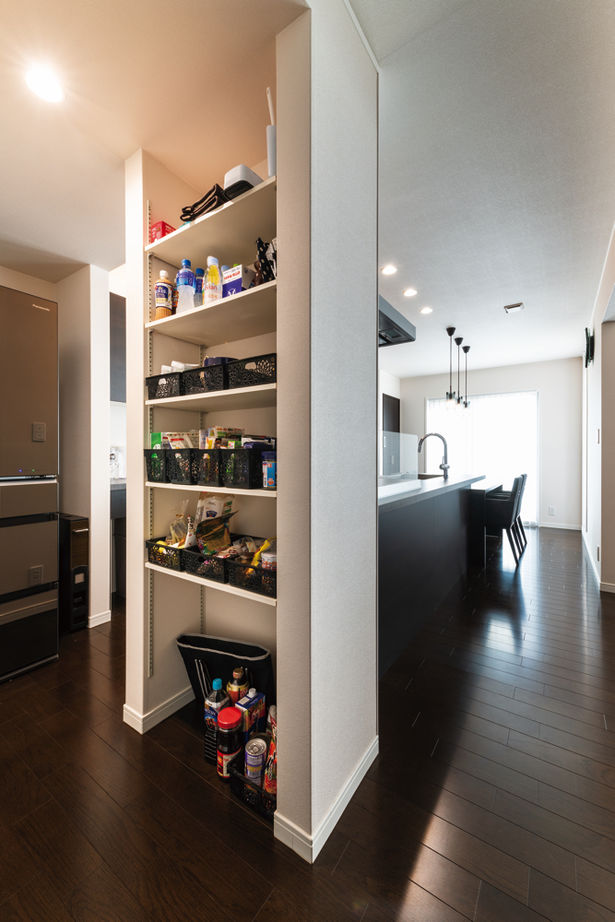 ウィザースホーム 【2000万円～2499万円／吹抜／収納充実／間取図有】開放感と暖かさ。相反するテーマを高性能で解決した家の建築実例画像5